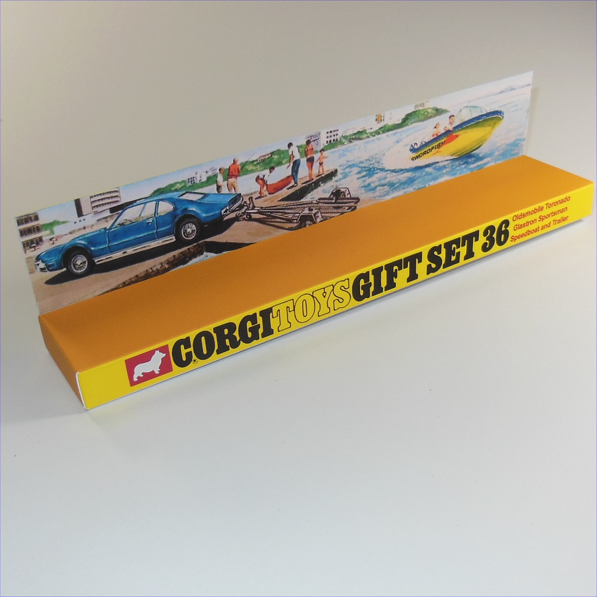 Corgi Toys Gift Set 36 Oldsmobile Toronado Glastron Boat Display Stand Tray
