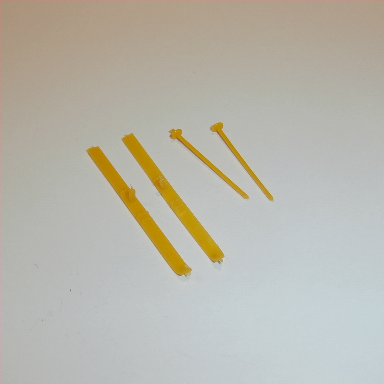 Corgi Toys 436 475 499 513 Citroen DS.19 Estate Yellow Ski's & Pole's Set