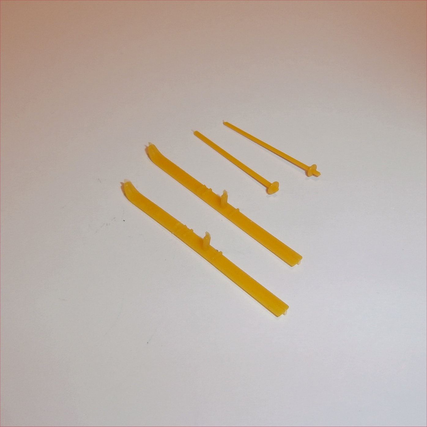 Corgi Toys 436 475 499 513 Citroen DS.19 Estate Yellow Ski's & Pole's Set