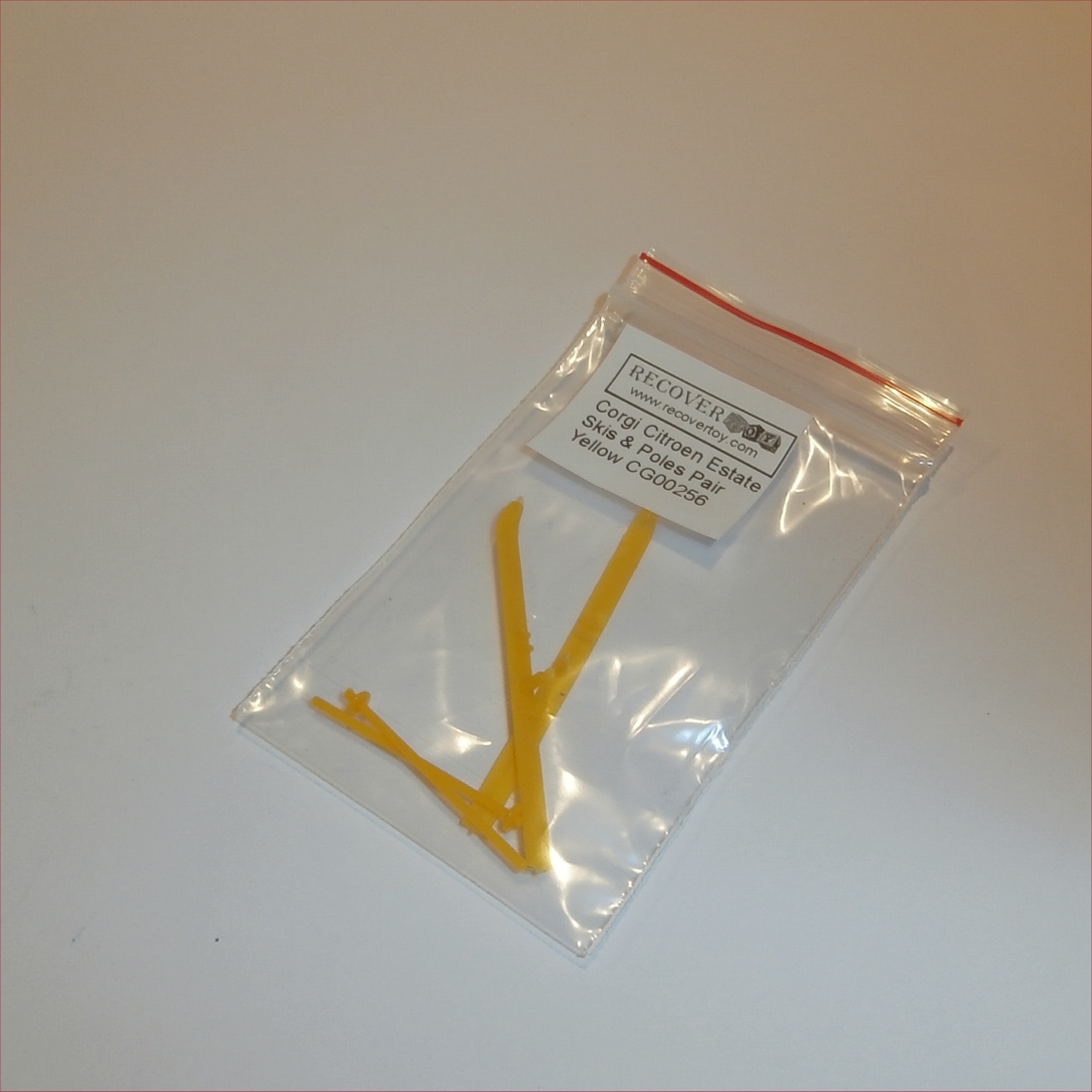 Corgi Toys 436 475 499 513 Citroen DS.19 Estate Yellow Ski's & Pole's Set