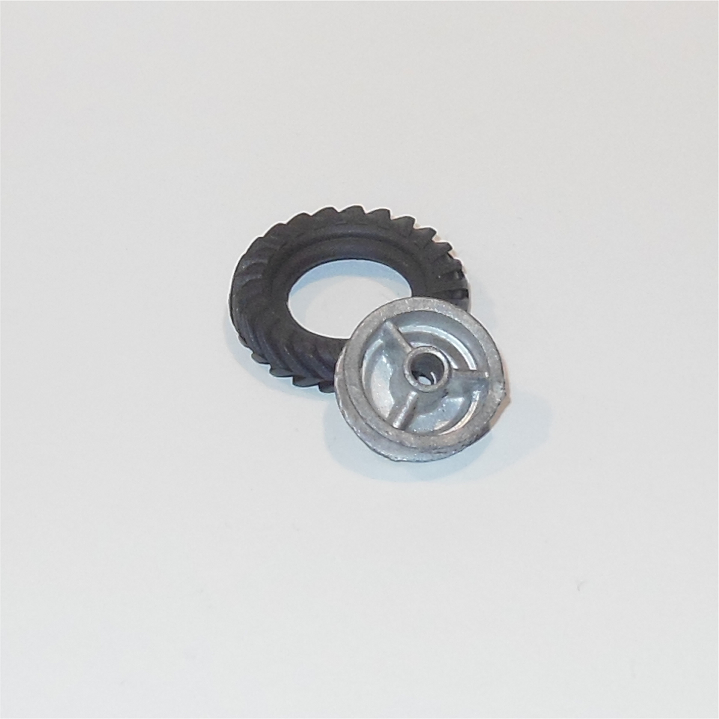 Corgi Toys 55 60 Fordson 50 53 57 Massey Tractor Rear Wheel Hub & Tyre