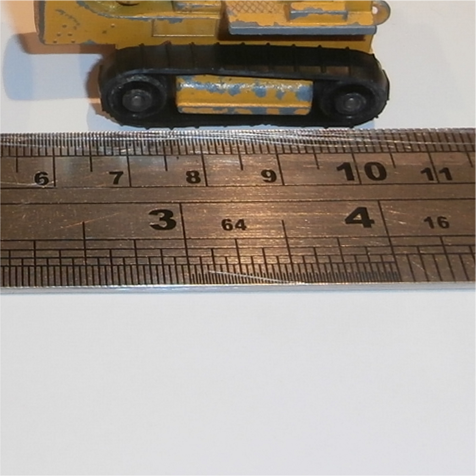 Matchbox Tracks 1-75 8 or 18 c or d Caterpillar Treads Black Pair