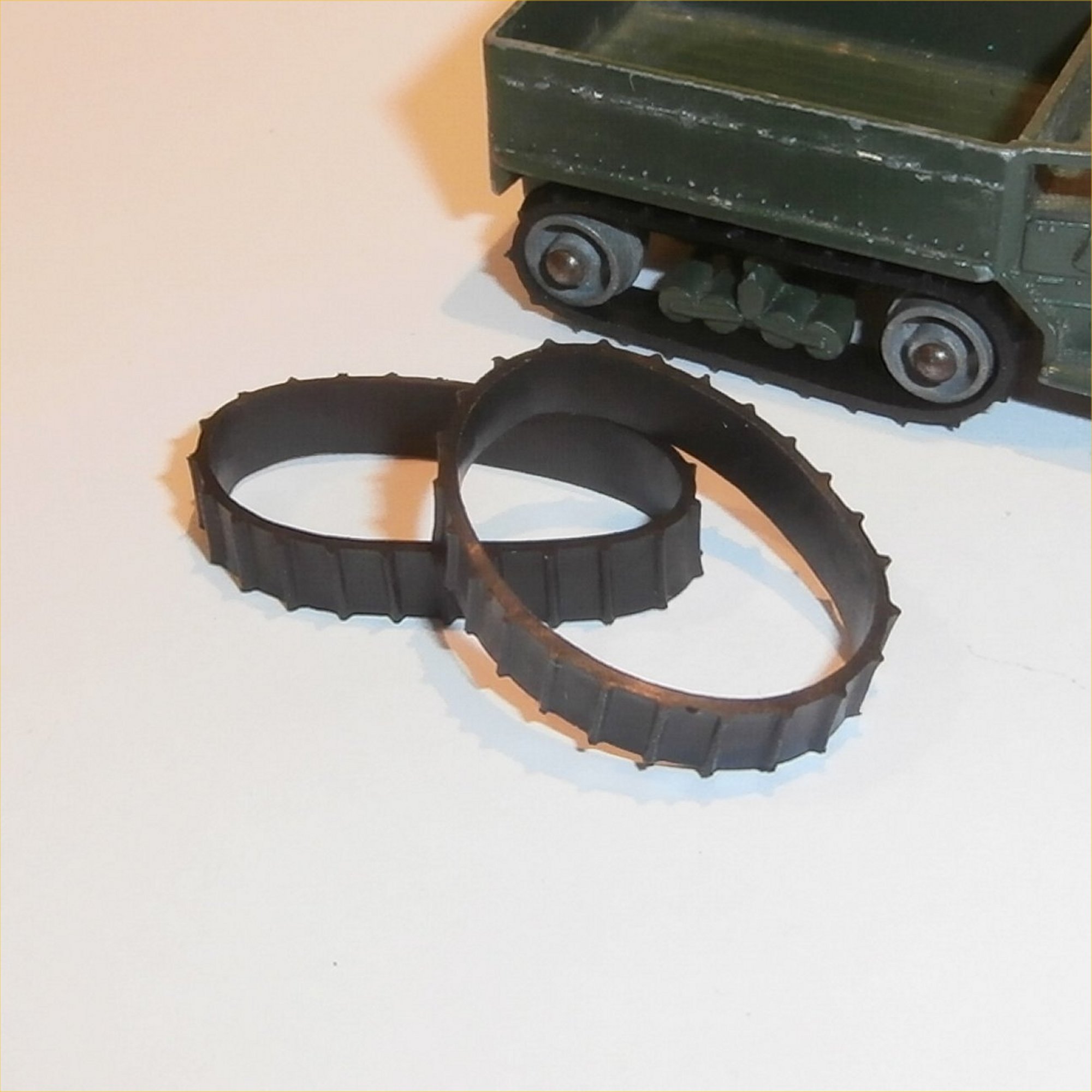 Matchbox Tracks 1-75 49 a Military Half-track Treads Black Pair