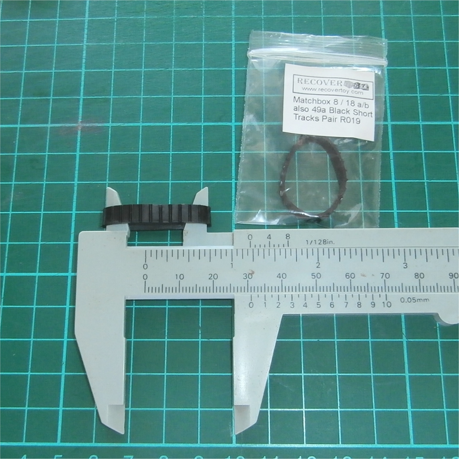Matchbox Tracks 1-75 49 a Military Half-track Treads Black Pair