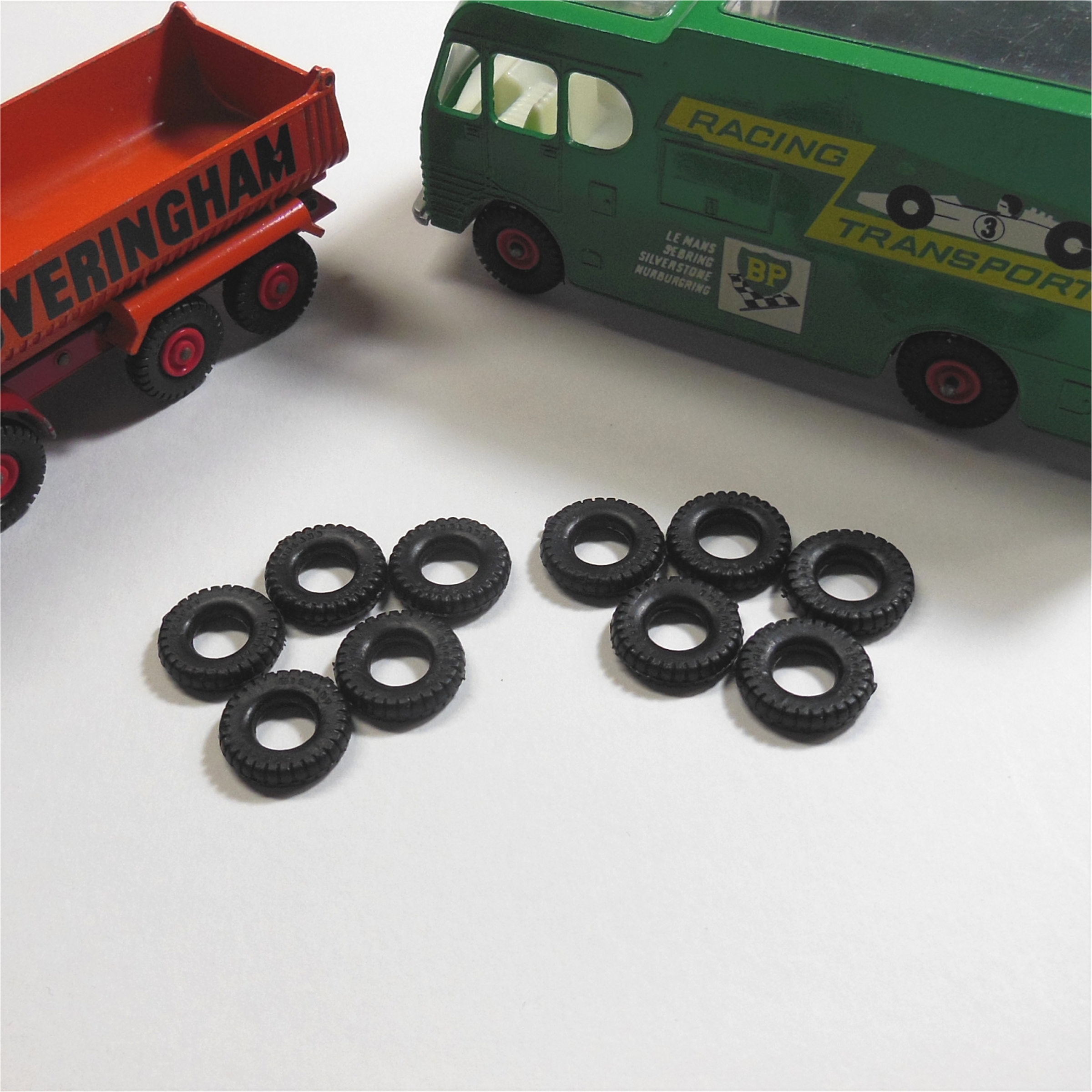Matchbox King Size 16mm Square Tread Tyre Black Y061