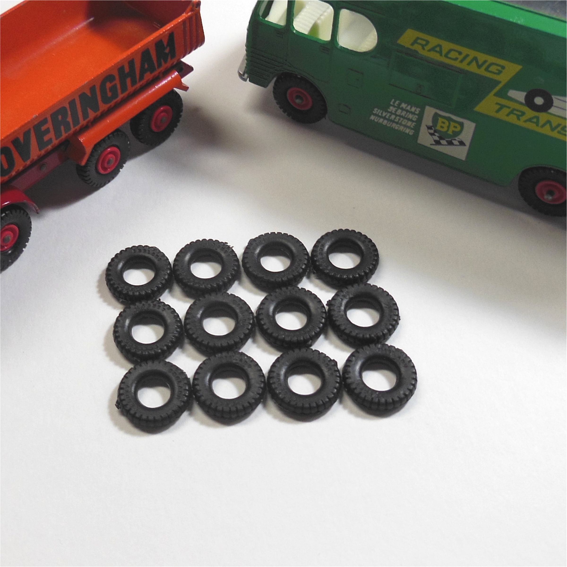 Matchbox King Size 16mm Square Tread Tyre Black Y061