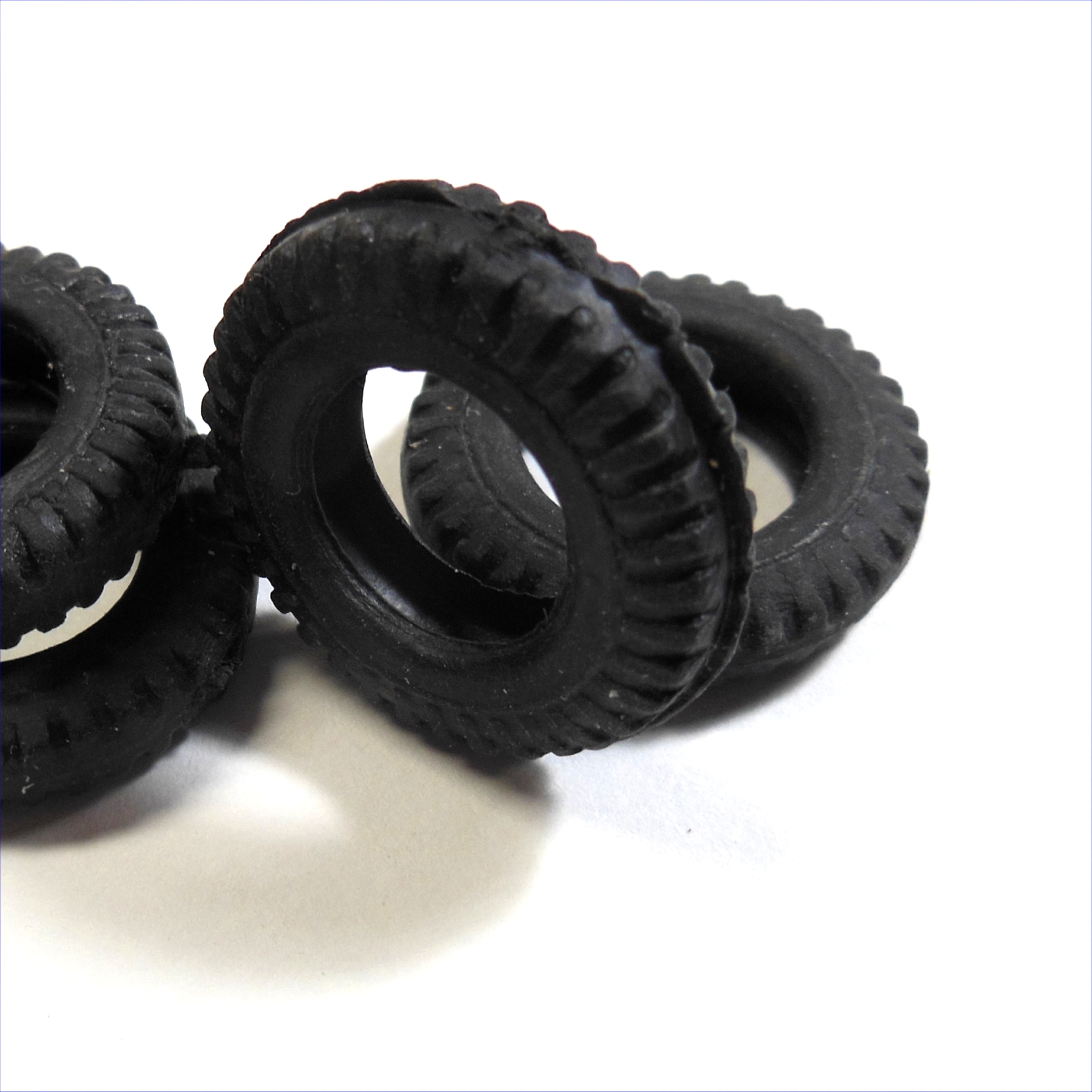 Britains 24mm Black Rubber Hollow Tyre Y132