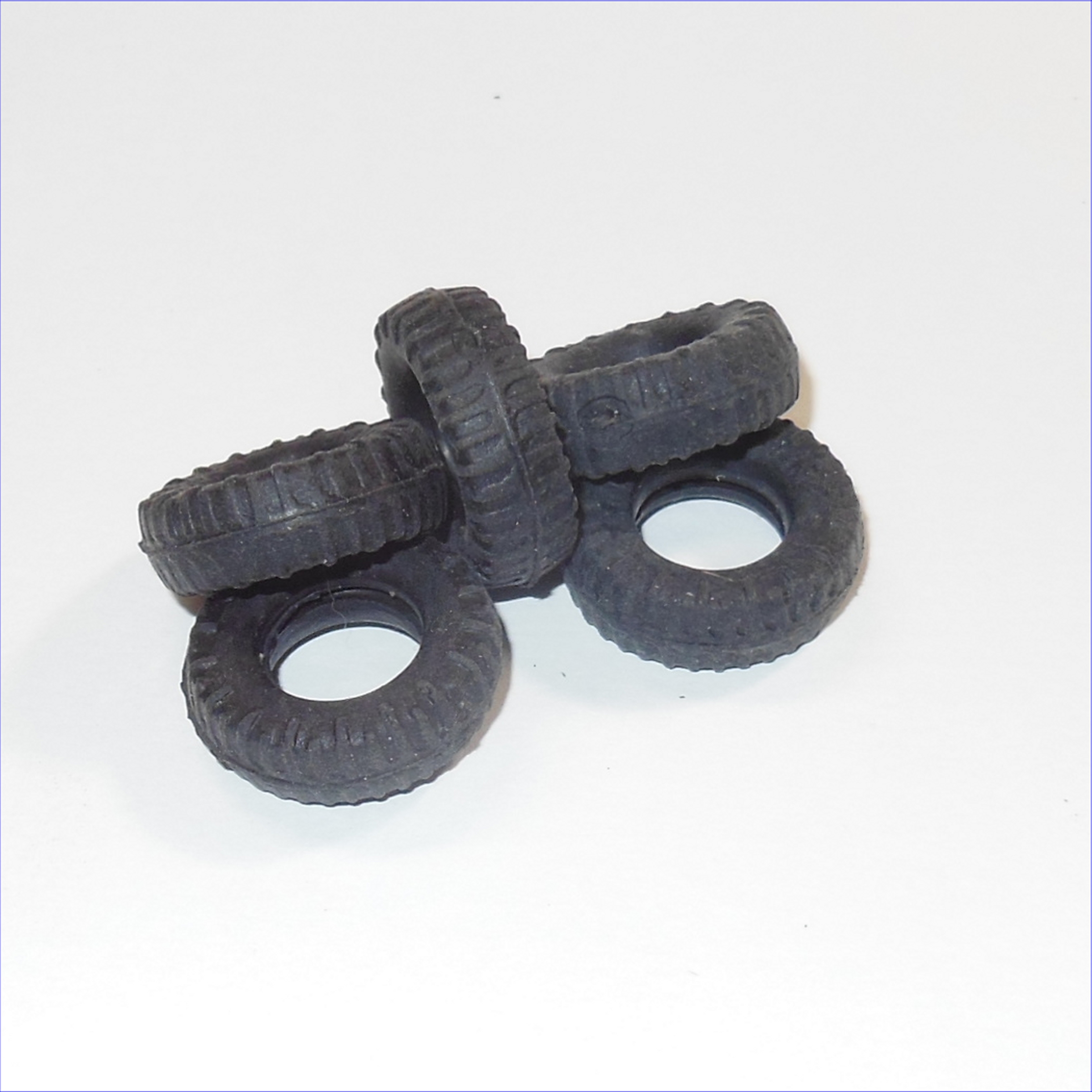 Britains Models 27mm Deetail Land Rover Jeep Hollow Tire Tyre Y147