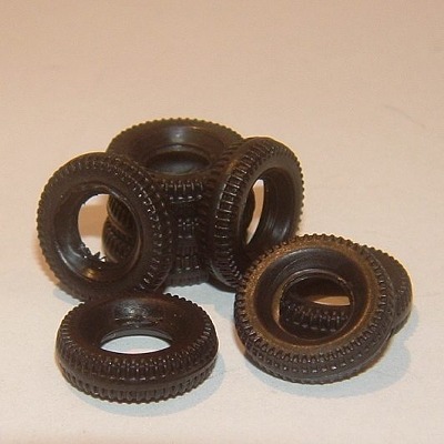 Dinky Toys 17mm Square Tread Tyre Black Y038