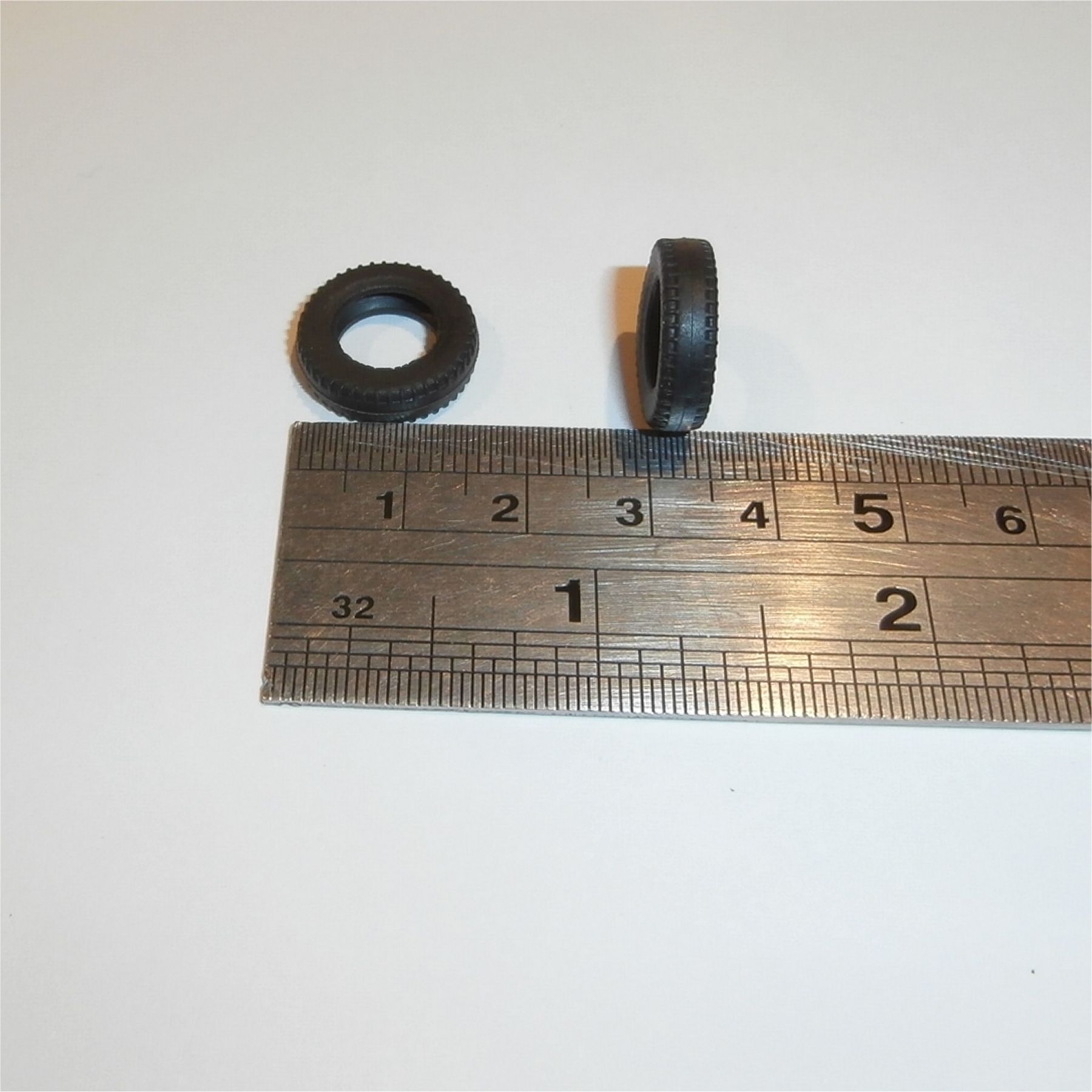 Dinky Toys Later Issue Sedan Tires Set of 4 Slotted Black Tyres Pack #57