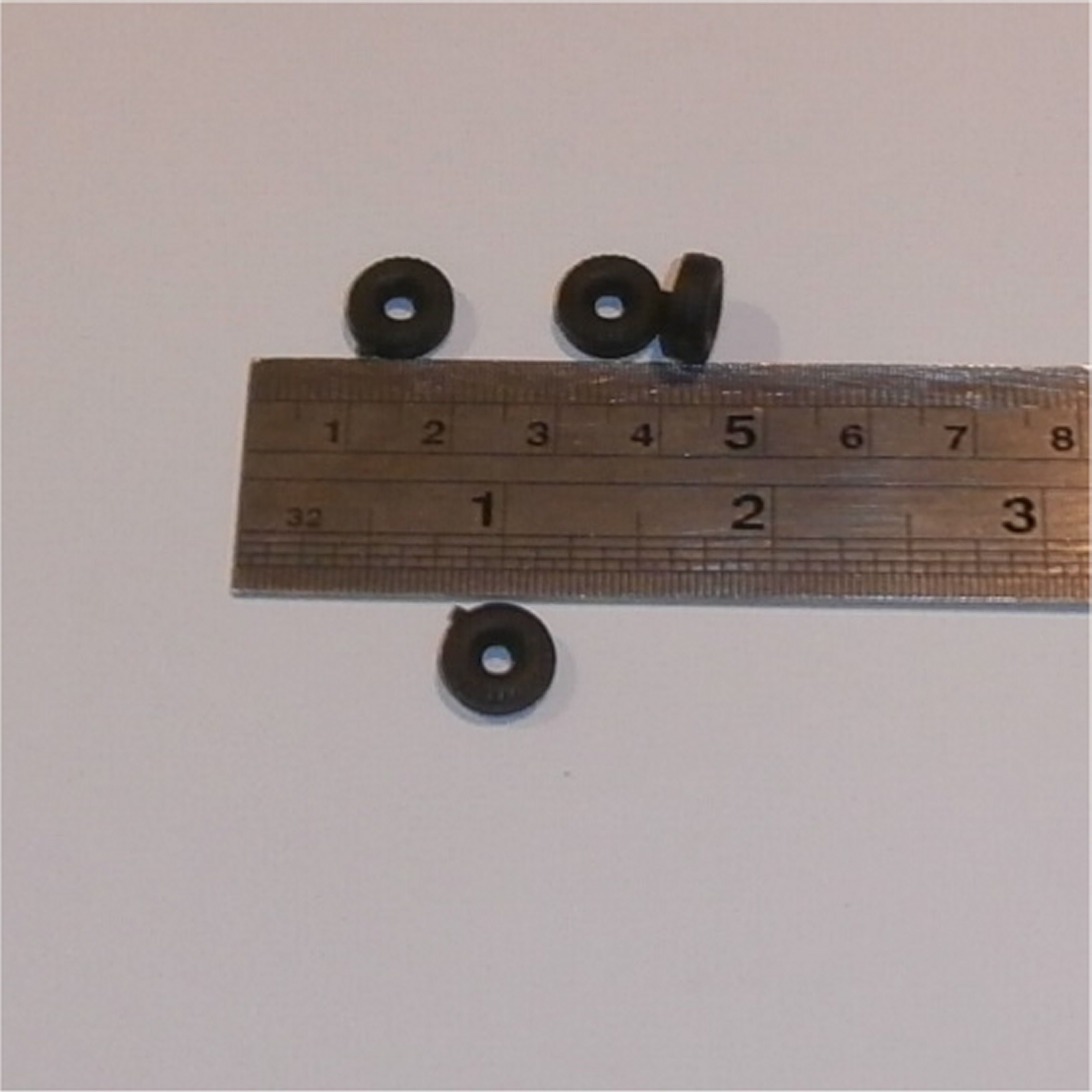 Triang Minic Motorways 10mm Early 3mm Wheel Hub Model Vehicle Tyres Pack #131